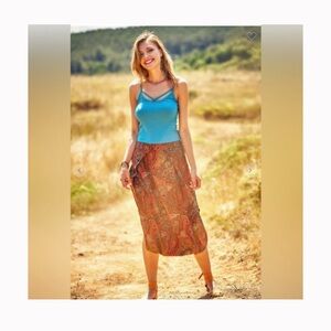 NWT Easy Pull On Elastic Waist, Low Rise, Capri Skirt Pants. Size small